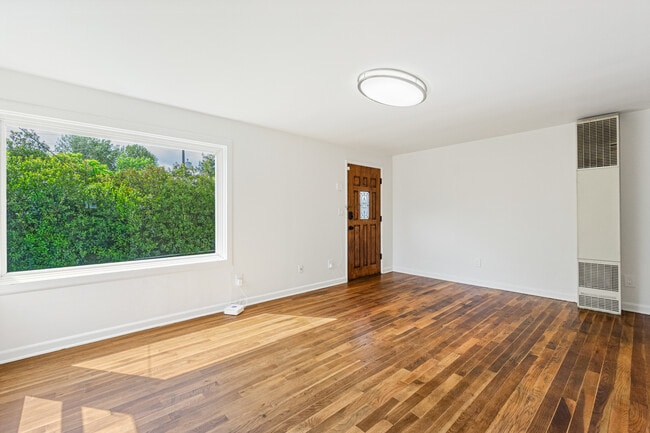 Building Photo - 6522 16th Ave SW