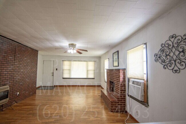 Building Photo - 3 Bedroom 1 Bath