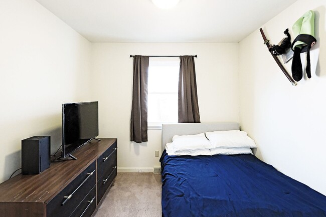 Building Photo - Pet-Friendly Duplex Near NGIC/DIA/NGA, CHO Airport, & Hollymead Town Center