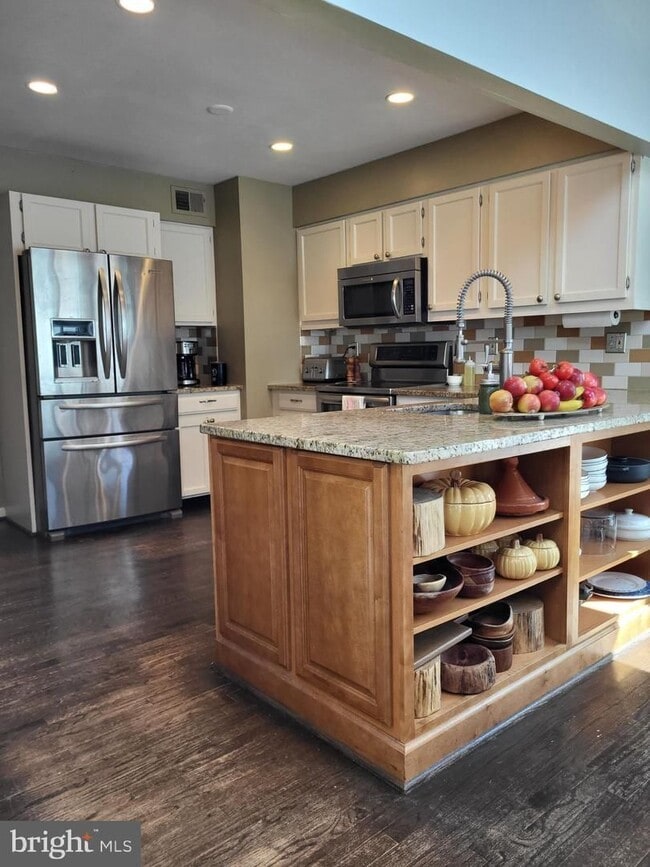 Building Photo - Beautiful 4 Bedroom Home in Potomac Crossing