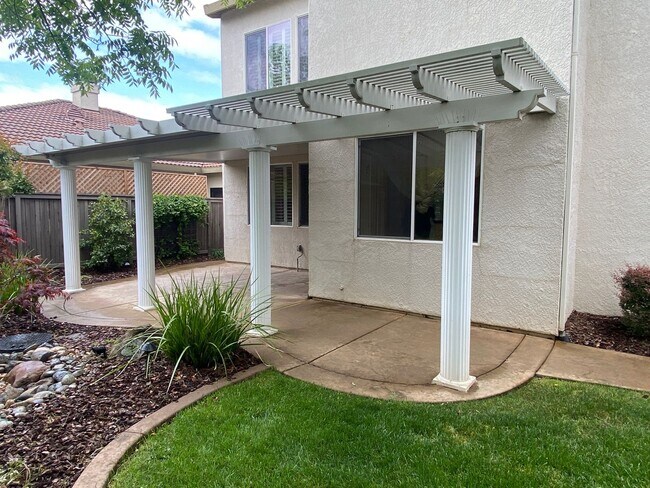 Building Photo - CLEAN AND SPACIOUS 4 BED, 2.5 BATH WITH COVERED BACK PATIO AND LUSH LANDSCAPING IN WESTLAKE COMMU...