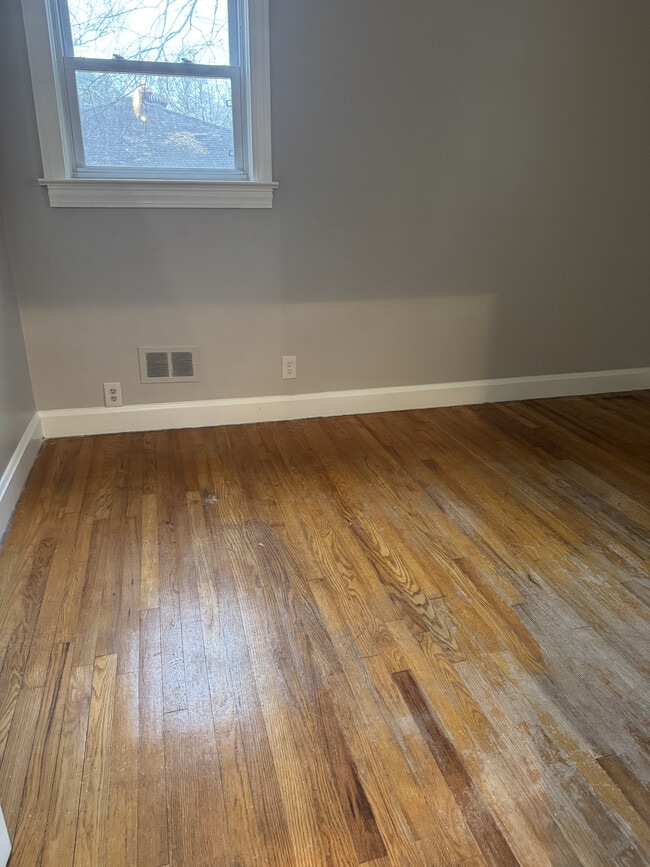 Building Photo - 230 Elaine Ave