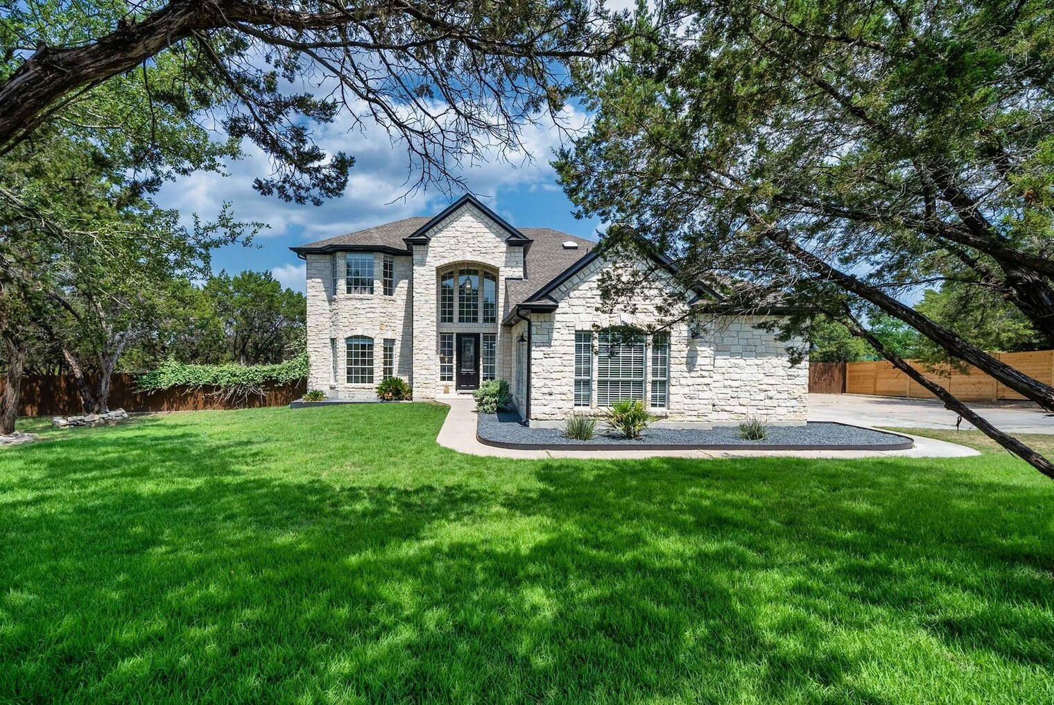 Building Photo - 8902 Feather Hill Rd