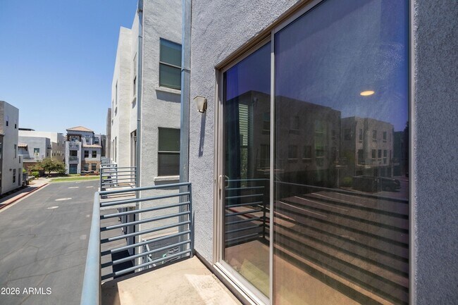 Building Photo - 615 E Portland St