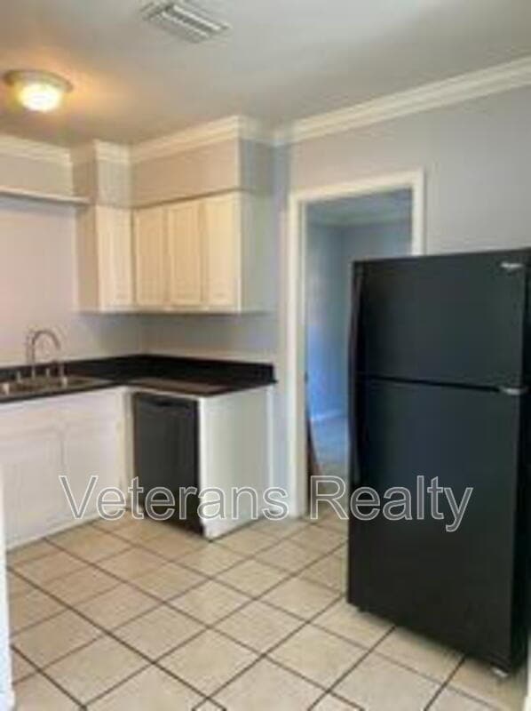 Building Photo - 101 Park Row Ave