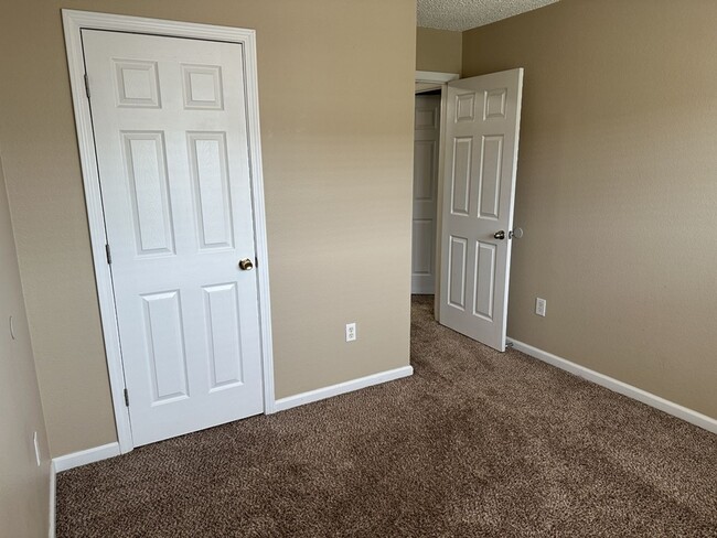 Building Photo - 495 Canyon Oak Loop