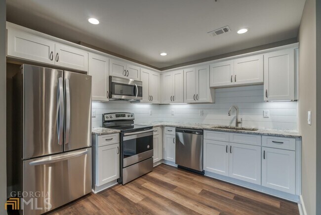 Building Photo - 224 Alcovy St