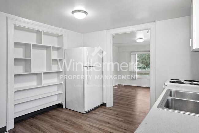 Building Photo - 1425 W 8th Ave