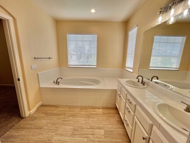 Building Photo - Beautifully Remodeled 4-Bedroom, 2.5 Bath ...