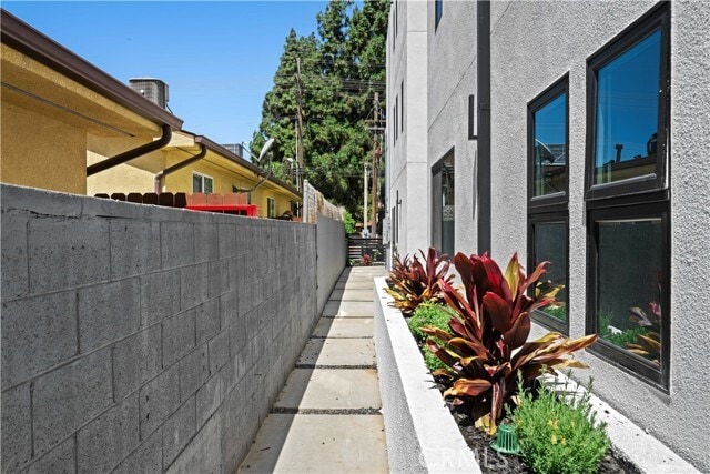 Building Photo - 6704 Kester Ave