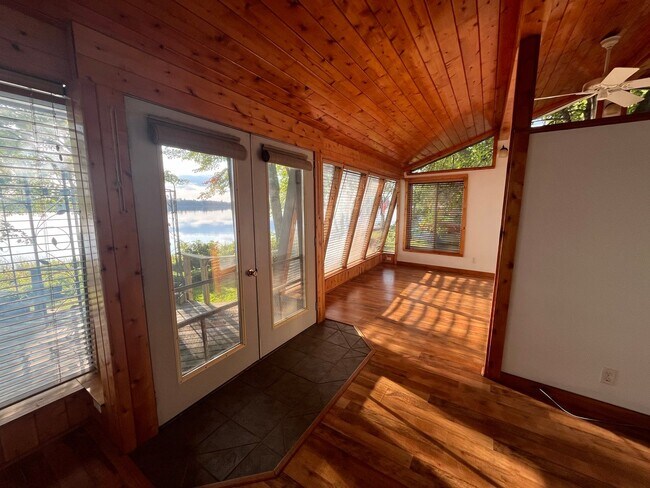 Building Photo - Lake house at Unity