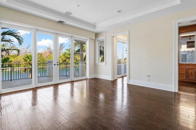 Building Photo - 549 NE 19th Ave