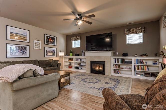 Building Photo - 1438 Farina Lp SE