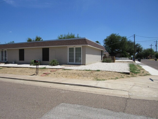 Building Photo - 2401 E Frost St