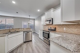 Building Photo - 1824 Villa Dr