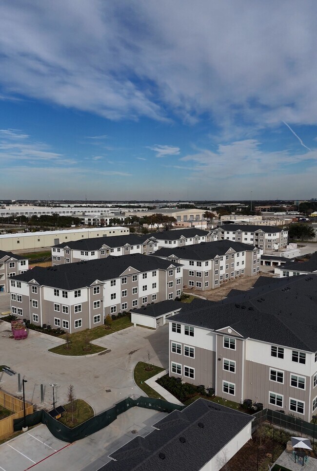 Building Photo - 18300 Marvelous Pl