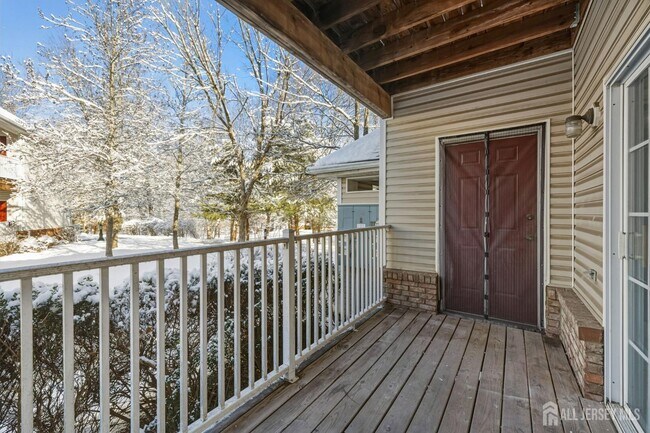 Building Photo - 102 Forest Dr