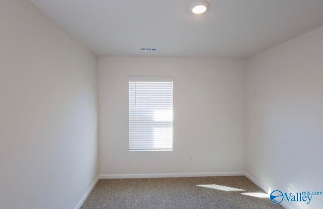 Building Photo - 398 Jackson Pt Cir