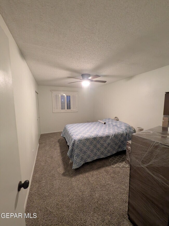 Building Photo - 709 Tays St