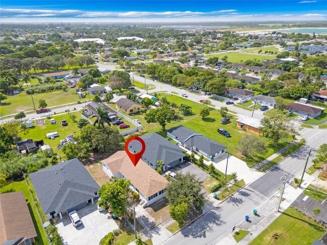 Building Photo - 667 NW 14th St