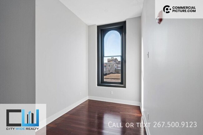 Building Photo - 929 Marlborough St