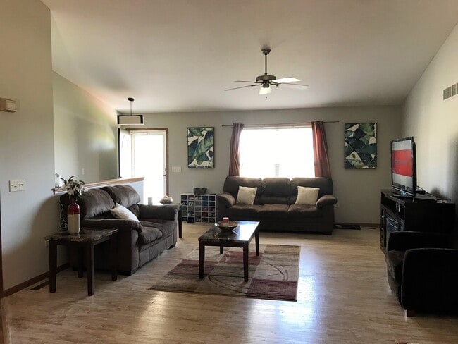 Building Photo - Fenced-in Yard + West Side of Manhattan + Washer & Dryer Included + 2-Car Garage! Available July ...