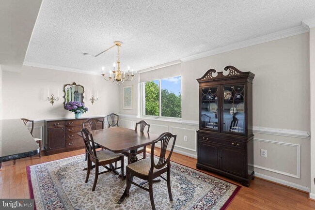Building Photo - 1515 S Arlington Ridge Rd