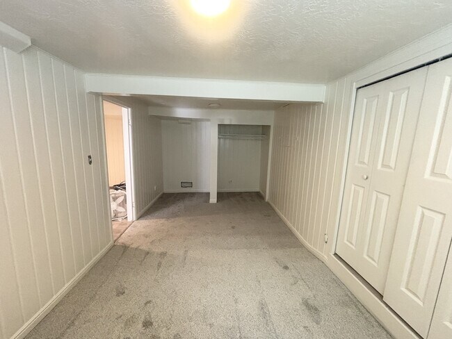 Building Photo - 1090 S 1100 E