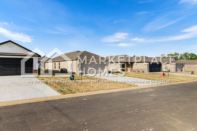 Building Photo - 22 Cedarwood Dr