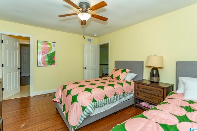 Building Photo - 327 Heath Dr