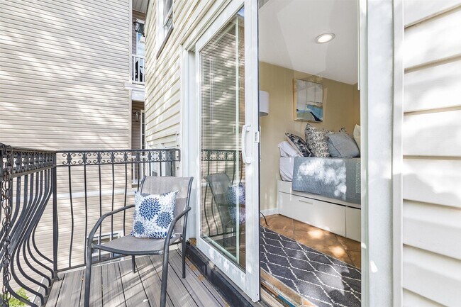 Building Photo - 102 Broughton Ave