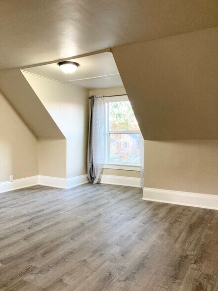 Bedroom 3 on 3rd floor - 33 -35 Federal Street