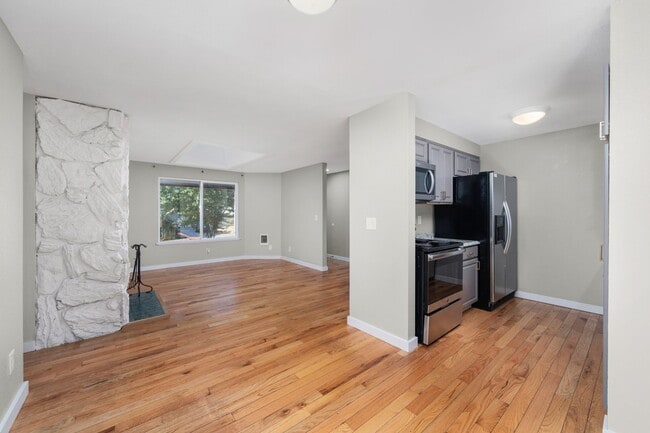 Building Photo - 9th Ct Duplex - AL-2402