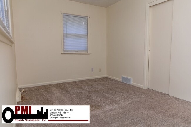 Building Photo - 2 Bedroom, 1 Bathroom House for Rent; Avai...