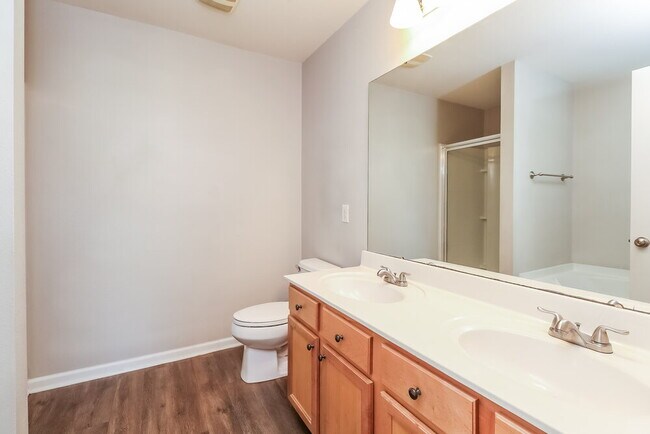 Building Photo - 721 Overlook Rd