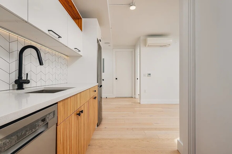 Building Photo - 60 W 125th St