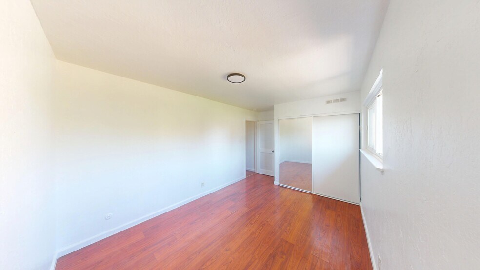 Building Photo - 1620 99th Ave
