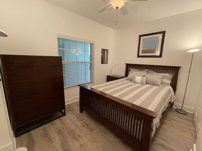 Building Photo - Upscale 3 BR Furnished Condo in Inlet at S...