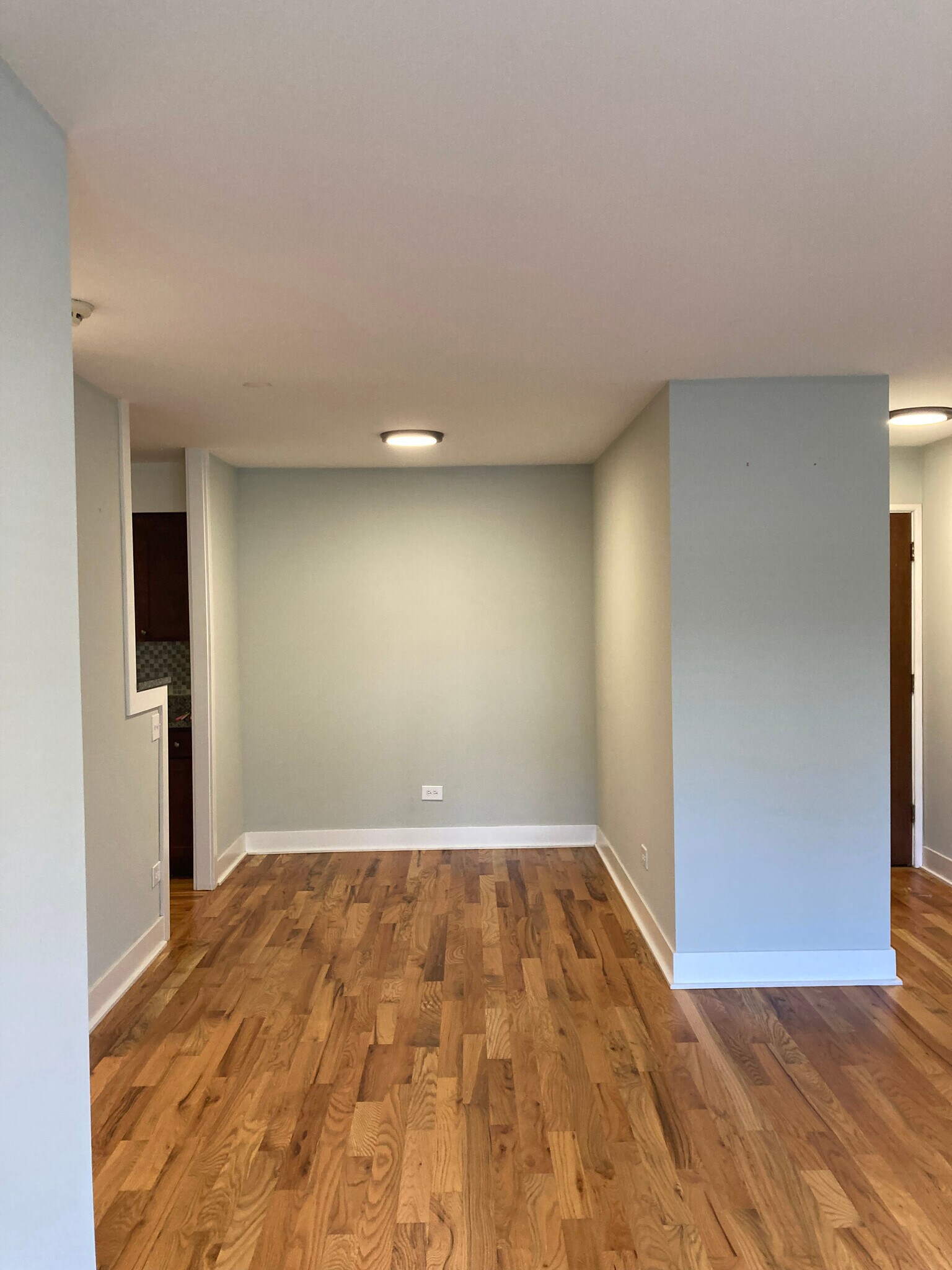 Building Photo - 696 Elm Pl