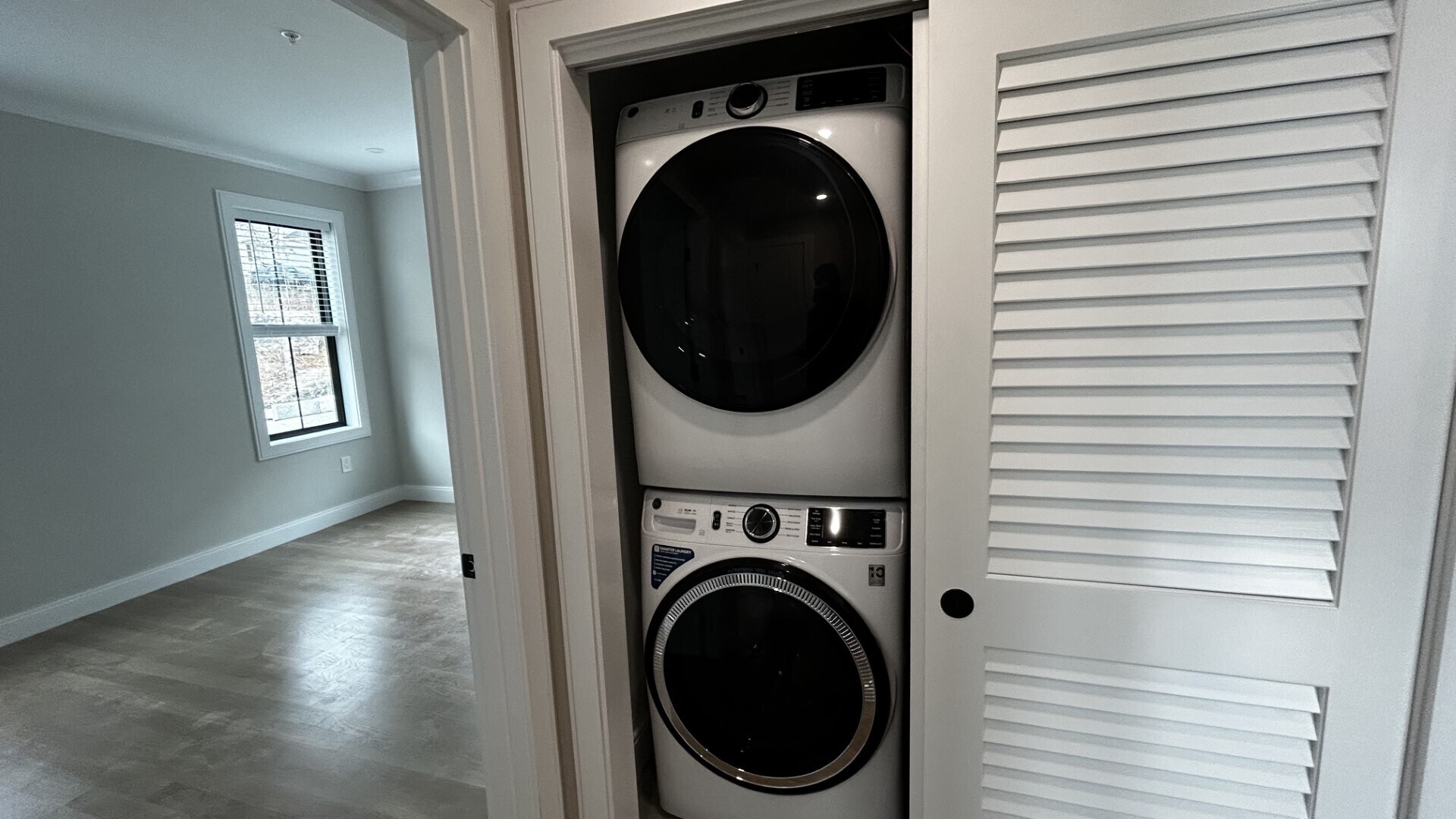 Building Photo - 281 Lamartine St