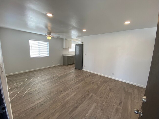 Building Photo - Charming 3-Bedroom Home in Paramount – Ful...