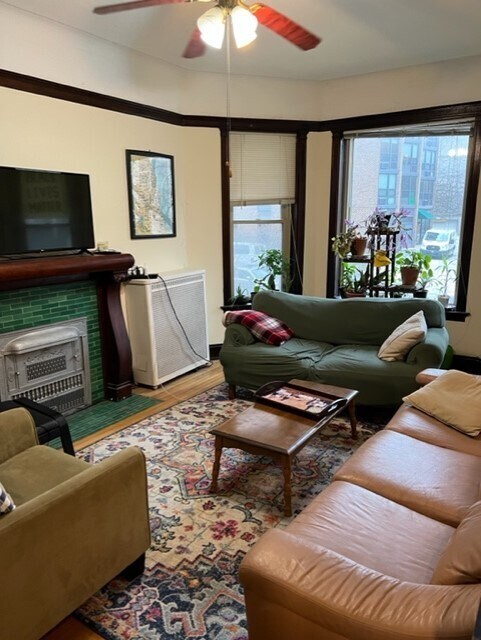 Building Photo - 638 W Grace St