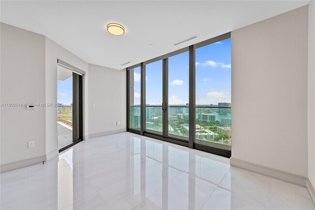 Building Photo - 17901 Collins Ave