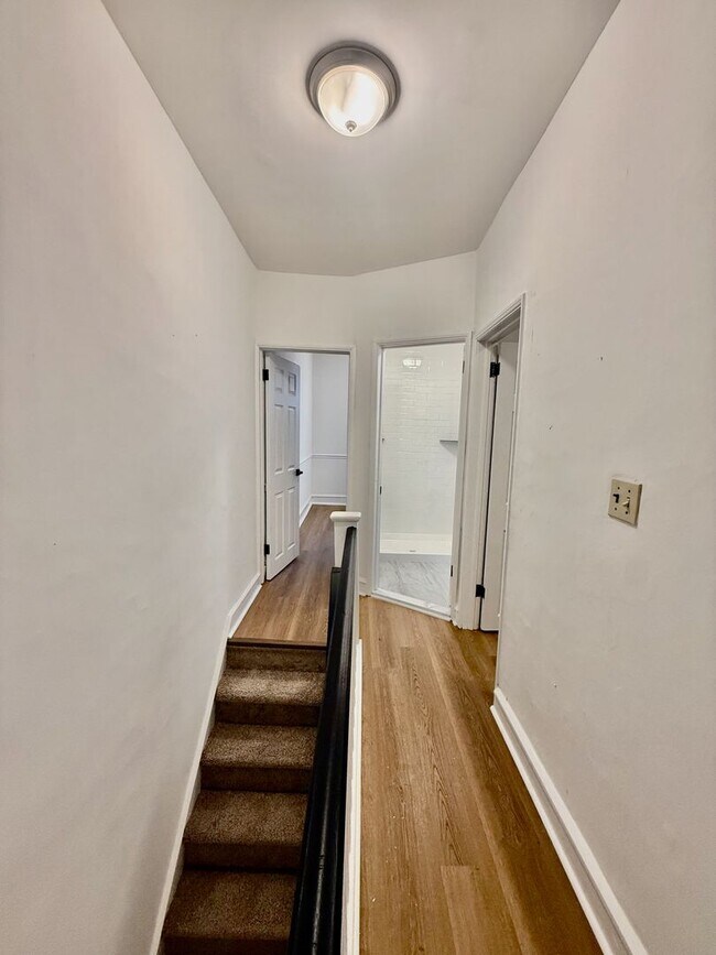 Building Photo - Just RENOVATED open floorplan 3 BED/1 BA H...