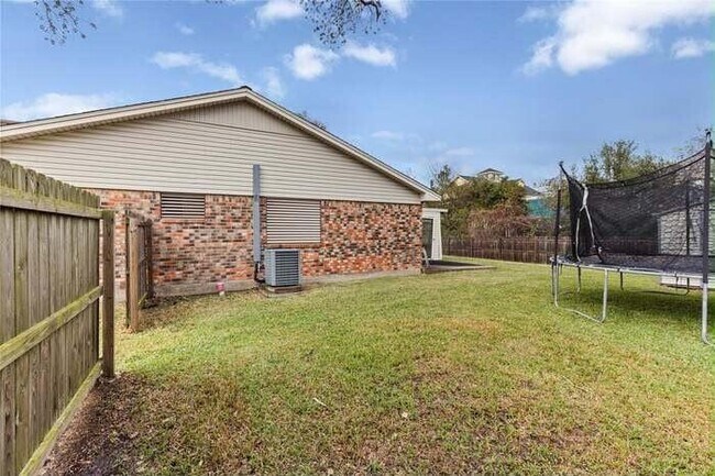 Building Photo - 526 Bay Colony Dr