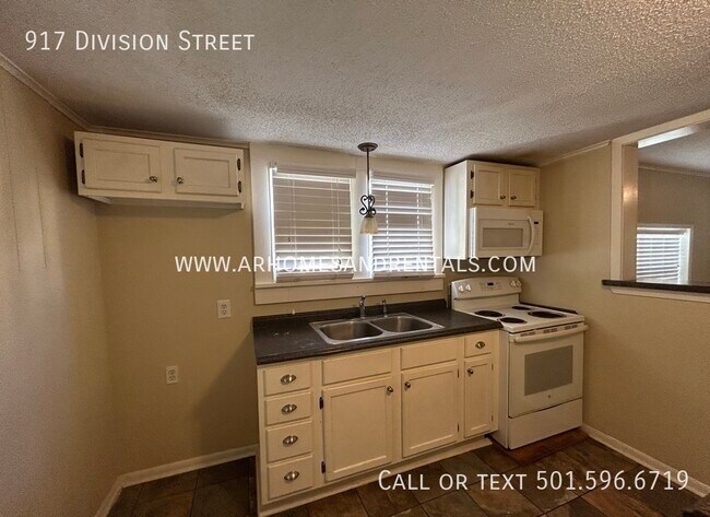 Building Photo - 917 Division Street | $850 | 2 beds, 1 ful...