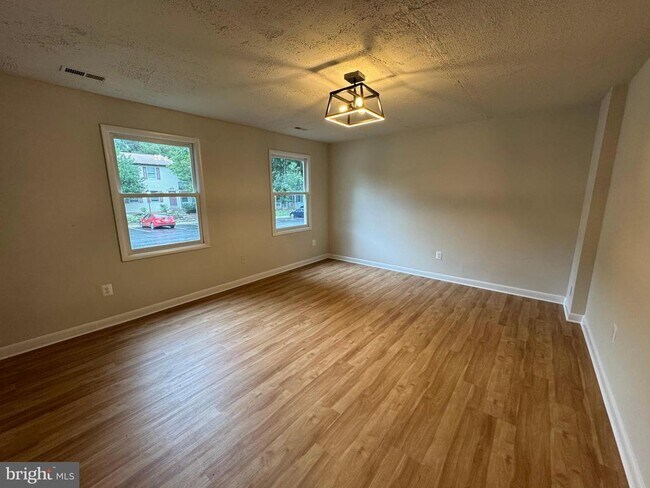 Building Photo - 5140 Redbud Rd