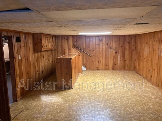 Building Photo - 320 Halle Dr