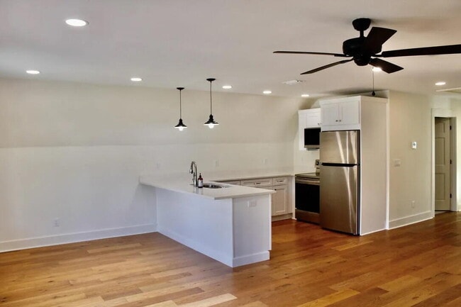 Building Photo - 54 Davis St