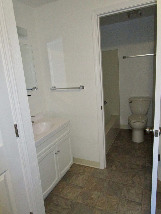 Building Photo - 300 Union St